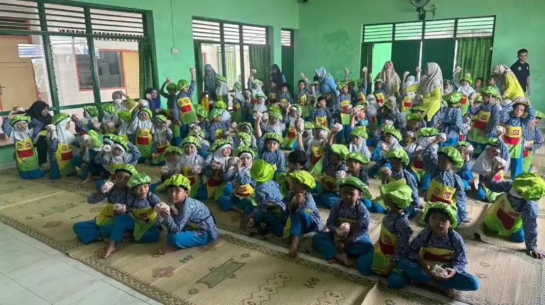 Ayam Geprek Sa’i Mengadakan Kegiatan Fun Cooking di TK ABA Wonocatur
