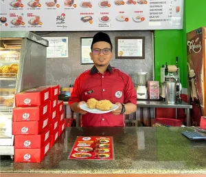 Pelayanan Ramah dan Cepat Jadi Alasan Banyak Pelanggan Betah di Ayam Geprek Sa'i dan Hajj Chicken